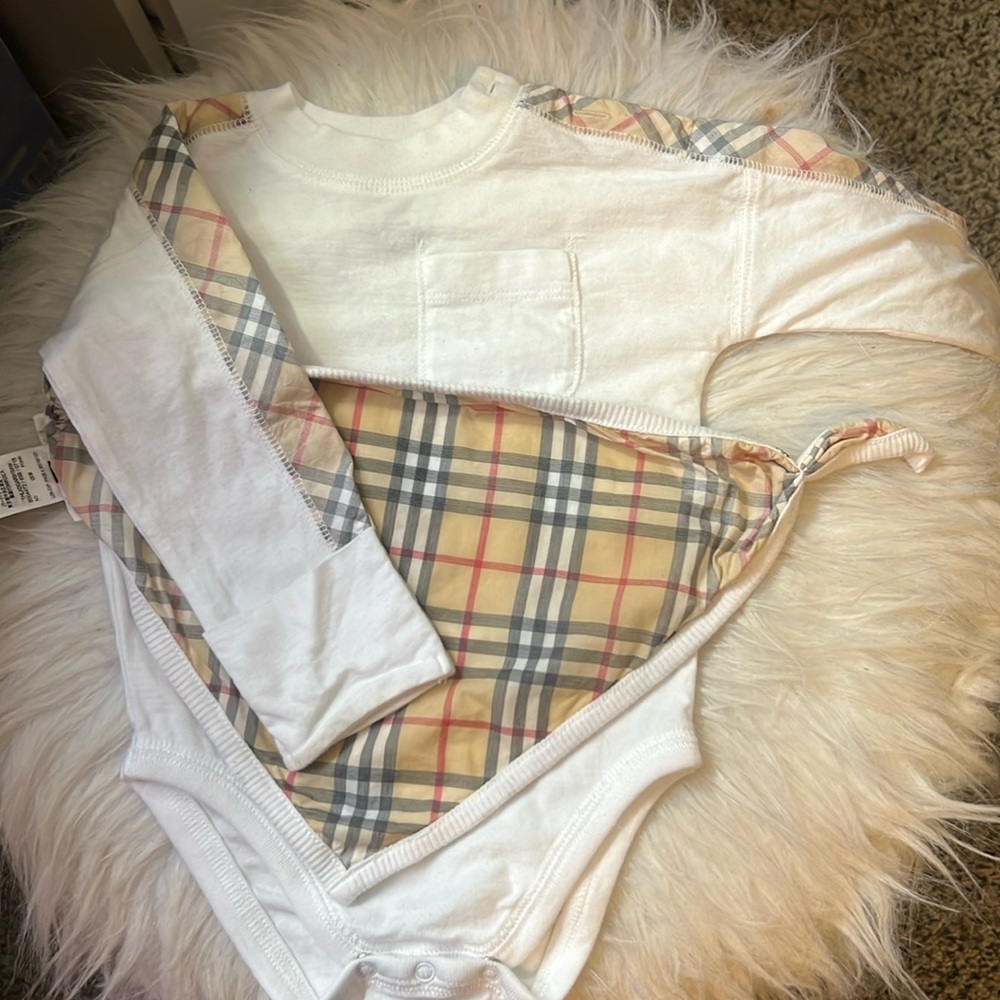 Onesies with matching bib !! Fits like 3-6 mo in great condition no stains !!